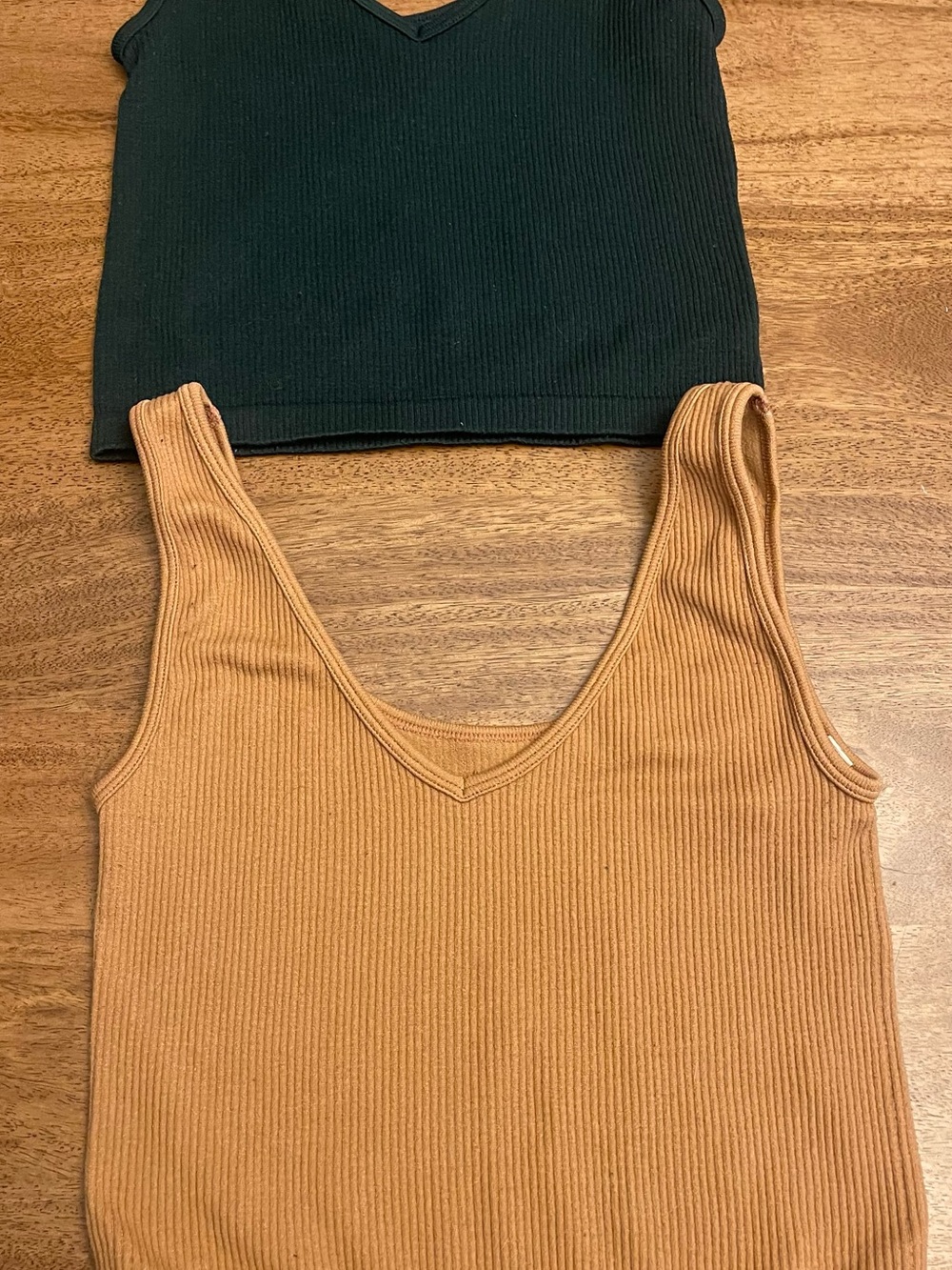 Aeropostale Ribbed V-Neck Tank Top in Tan / camel and Dark Green